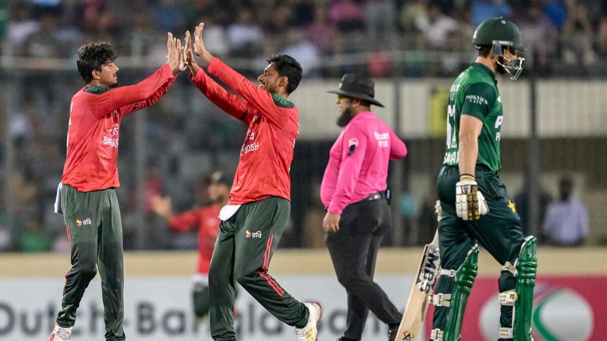 BAN vs PAK LIVE Score, 3rd T20I Updates: Farhan fifty, Nawaz cameo helps Pakistan post 178; Bangladesh loses two wickets